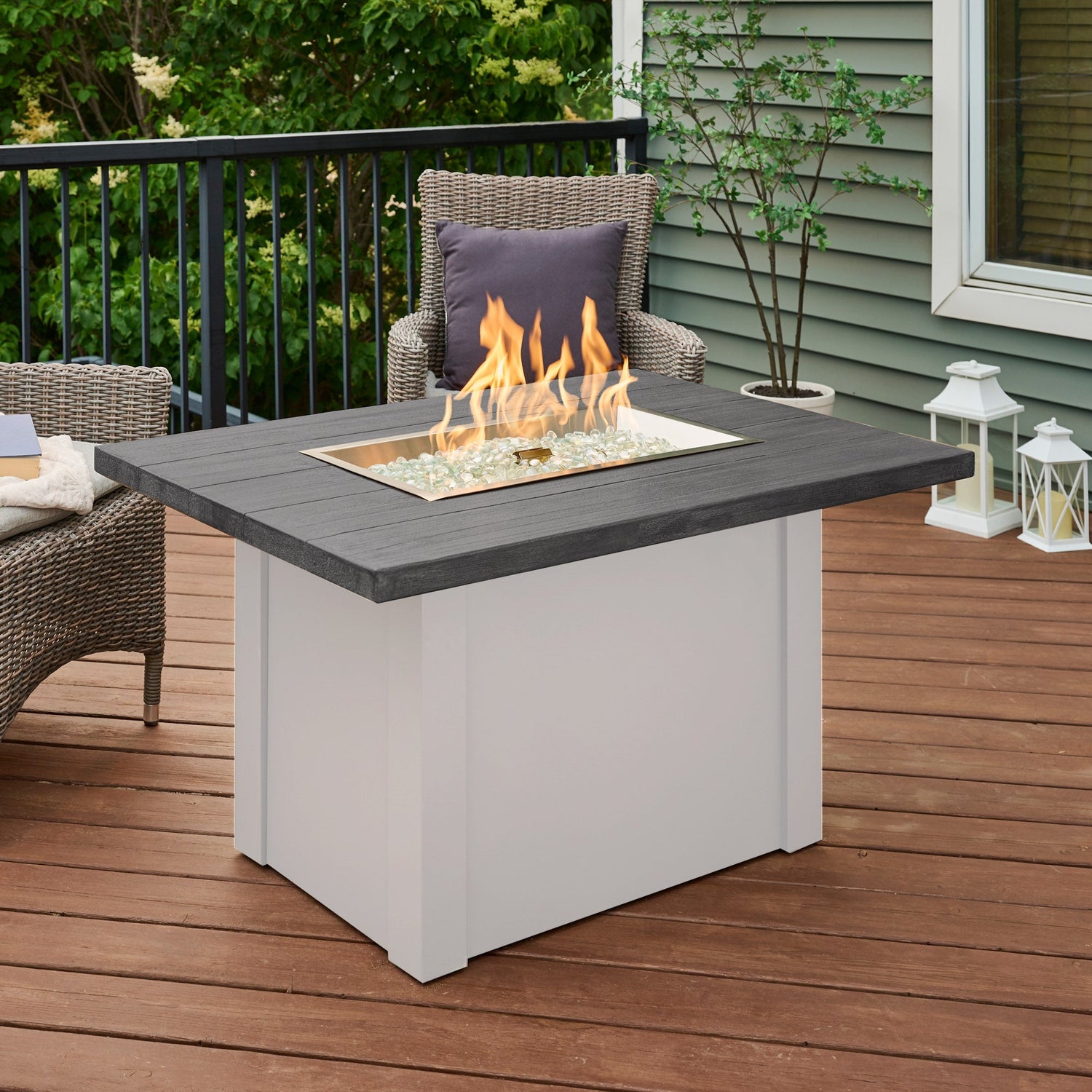 44" Havenwood with Carbon Grey Everblend top and White Aluminum Base 